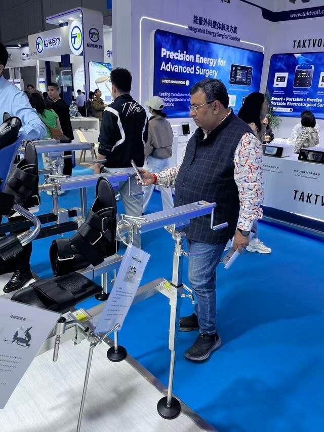 SurgicalPillar Booth Display
